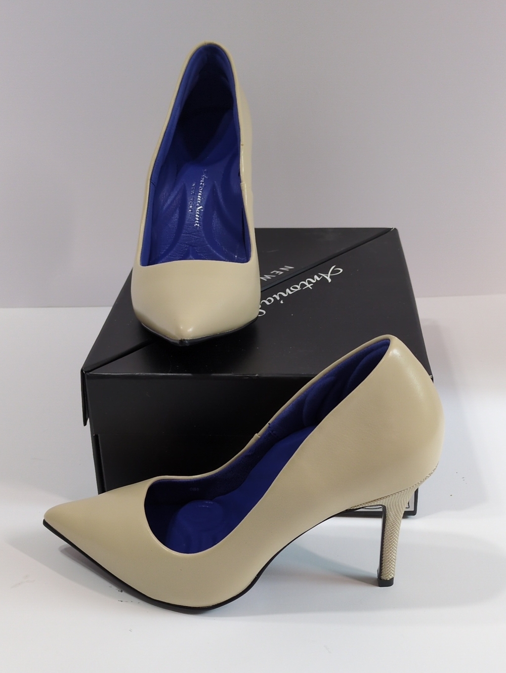 ​Antonia Saint NY Victoria Nude Leather Pointed Heels Pumps Womens 8 Box